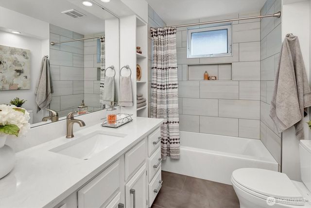 2541 10th Avenue W, Seattle, WA 98119