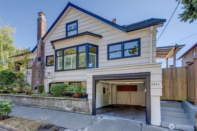 2541 10th Avenue W, Seattle, WA 98119