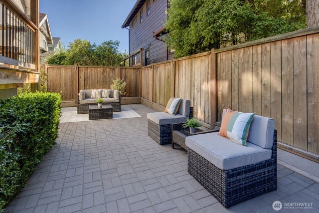 2541 10th Avenue W, Seattle, WA 98119