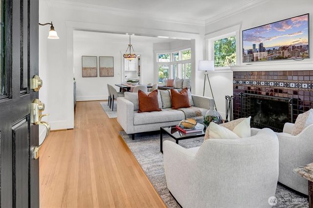 2541 10th Avenue W, Seattle, WA 98119