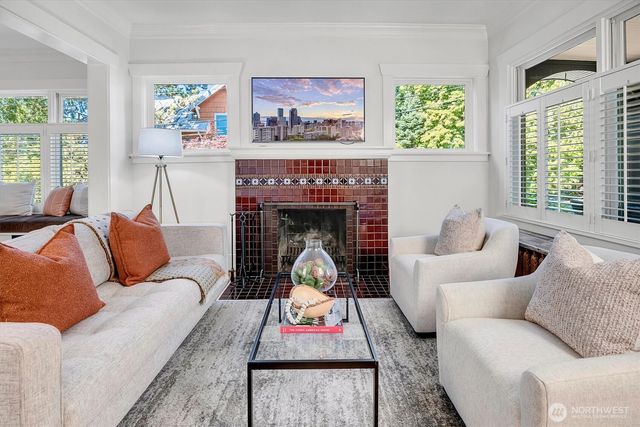 2541 10th Avenue W, Seattle, WA 98119