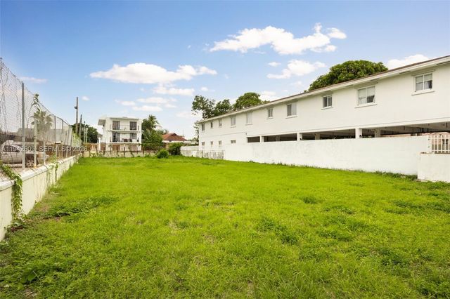 818 NW 3rd St, Miami, FL 33128