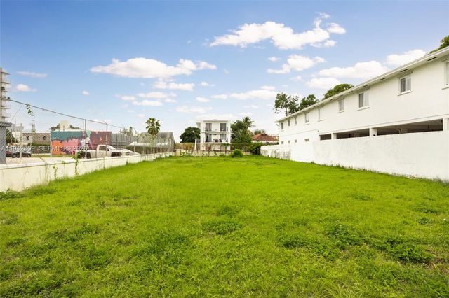 818 NW 3rd St, Miami, FL 33128