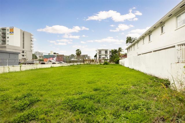 818 NW 3rd St, Miami, FL 33128