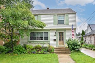 2129 N 86th STREET, Wauwatosa, WI 53226