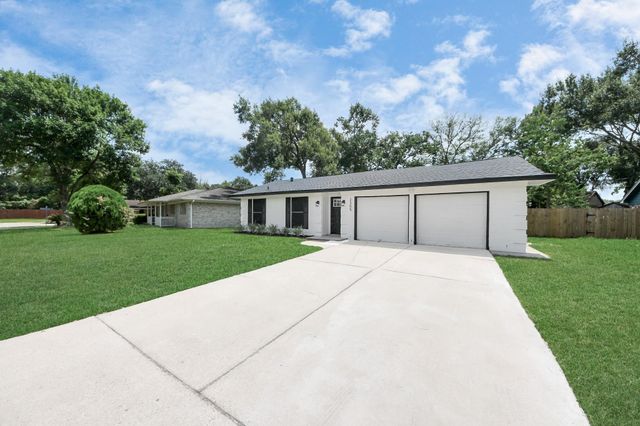 2305 Buchanan Dr, Baytown, TX 77520