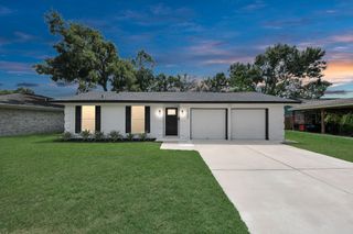 2305 Buchanan Dr, Baytown, TX 77520