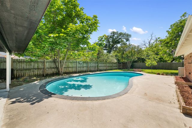 2133 Williams Place, Fort Worth, TX 76111