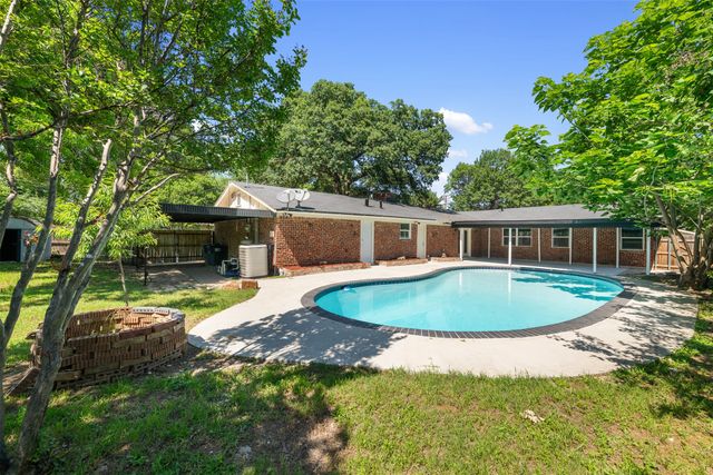 2133 Williams Place, Fort Worth, TX 76111