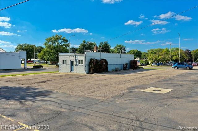 27459 Warren Road, Garden City, MI 48135