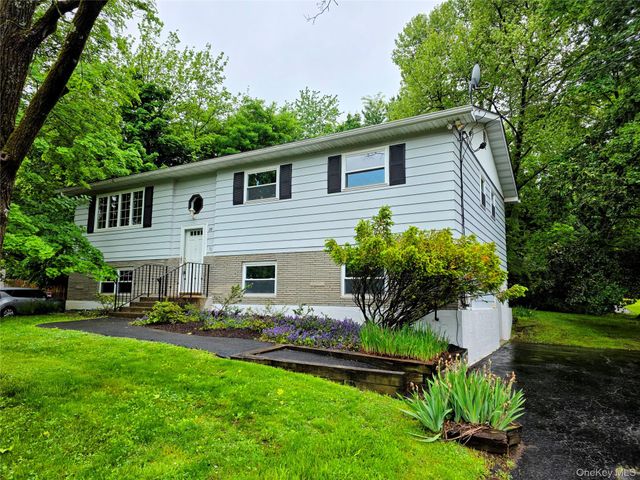 25 Oakwood Drive, Wappingers Falls, NY 12590