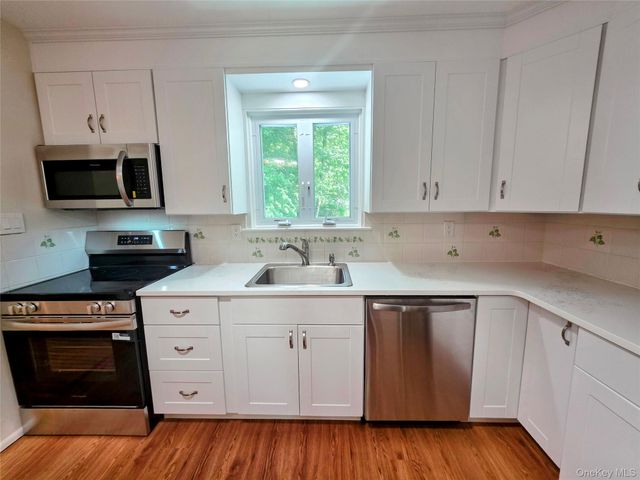 25 Oakwood Drive, Wappingers Falls, NY 12590