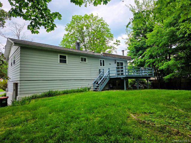 25 Oakwood Drive, Wappingers Falls, NY 12590