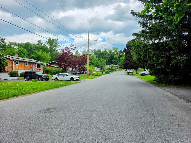 25 Oakwood Drive, Wappingers Falls, NY 12590