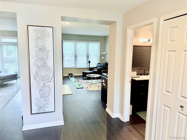 7288 Simsbury Dr. Drive 24, West Bloomfield Charter Township, MI 48322