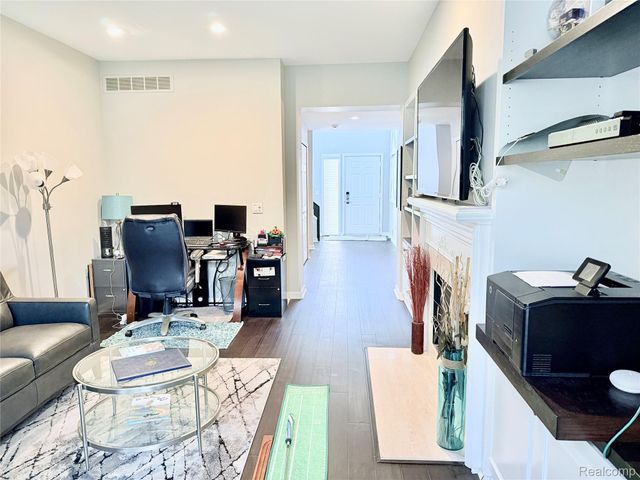 7288 Simsbury Dr. Drive 24, West Bloomfield Charter Township, MI 48322