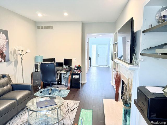 7288 Simsbury Dr. Drive 24, West Bloomfield Charter Township, MI 48322