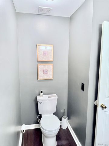 7288 Simsbury Dr. Drive 24, West Bloomfield Charter Township, MI 48322