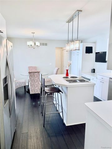 7288 Simsbury Dr. Drive 24, West Bloomfield Charter Township, MI 48322