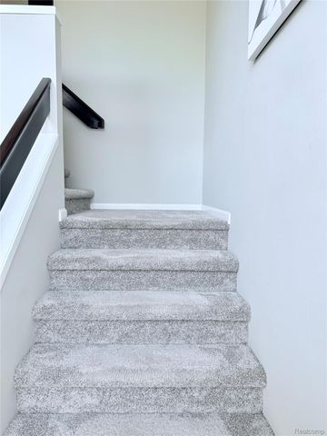 7288 Simsbury Dr. Drive 24, West Bloomfield Charter Township, MI 48322