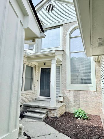 7288 Simsbury Dr. Drive 24, West Bloomfield Charter Township, MI 48322