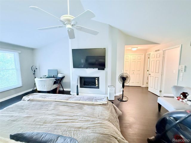 7288 Simsbury Dr. Drive 24, West Bloomfield Charter Township, MI 48322