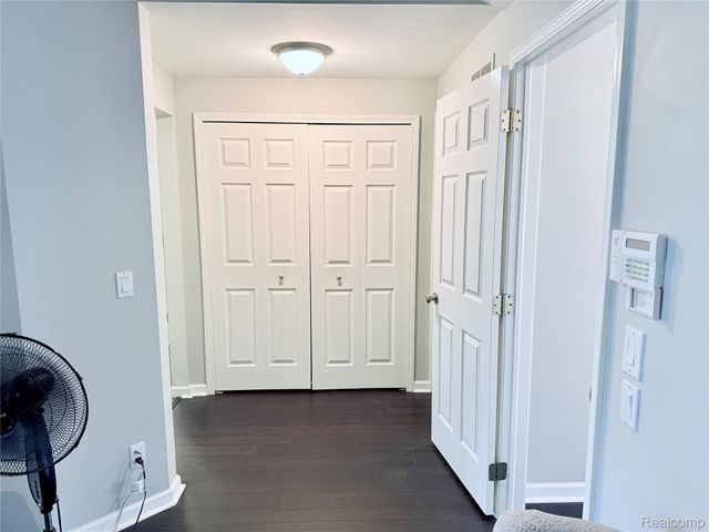 7288 Simsbury Dr. Drive 24, West Bloomfield Charter Township, MI 48322