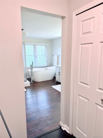 7288 Simsbury Dr. Drive 24, West Bloomfield Charter Township, MI 48322