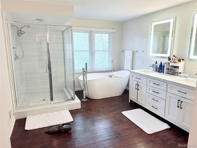 7288 Simsbury Dr. Drive 24, West Bloomfield Charter Township, MI 48322