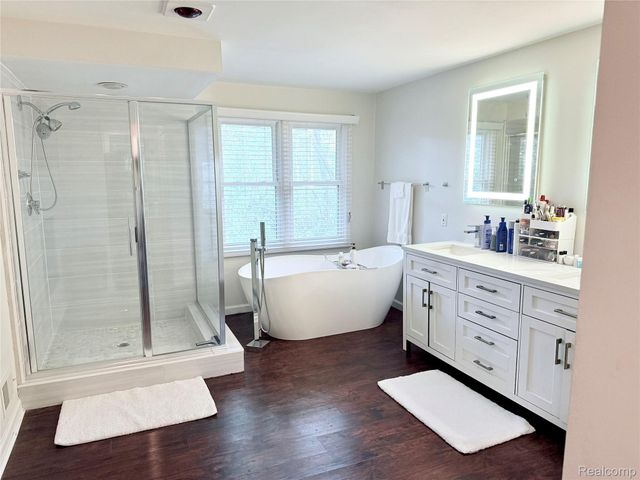 7288 Simsbury Dr. Drive 24, West Bloomfield Charter Township, MI 48322