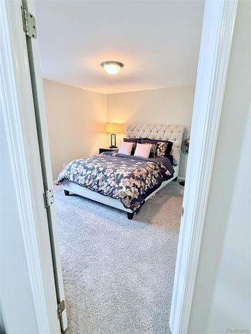 7288 Simsbury Dr. Drive 24, West Bloomfield Charter Township, MI 48322