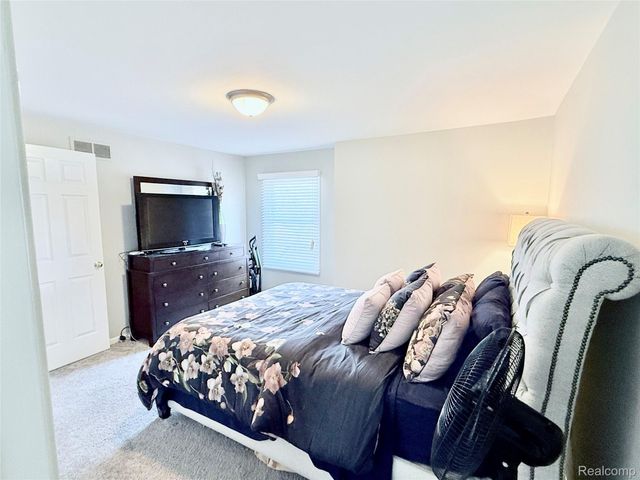 7288 Simsbury Dr. Drive 24, West Bloomfield Charter Township, MI 48322