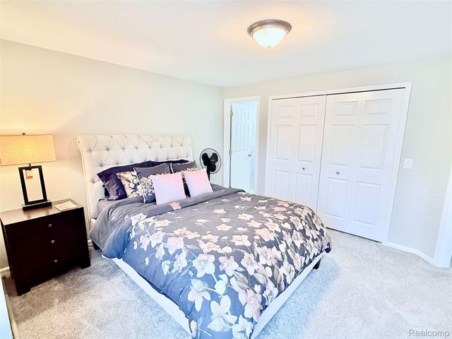 7288 Simsbury Dr. Drive 24, West Bloomfield Charter Township, MI 48322