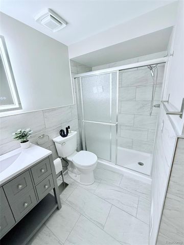 7288 Simsbury Dr. Drive 24, West Bloomfield Charter Township, MI 48322