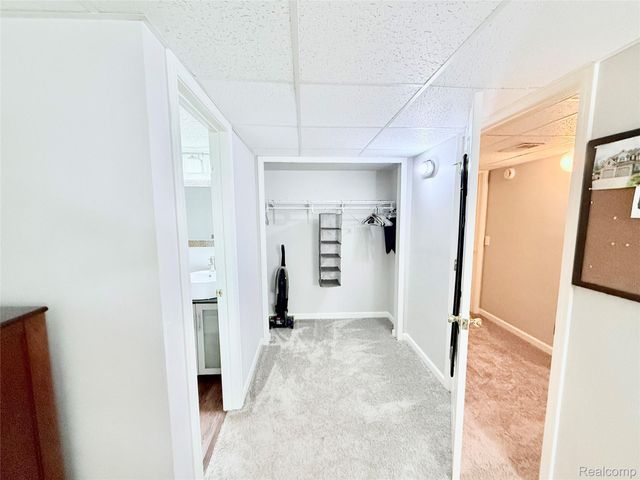 7288 Simsbury Dr. Drive 24, West Bloomfield Charter Township, MI 48322