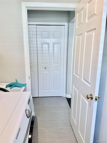 7288 Simsbury Dr. Drive 24, West Bloomfield Charter Township, MI 48322