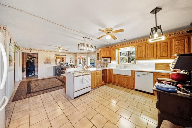 201 Center Point Loop, Vilonia, AR 72173