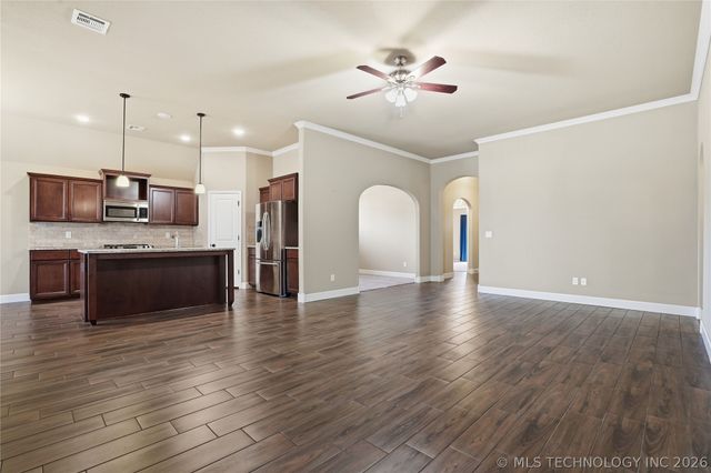 9285 E 133rd Street S, Bixby, OK 74008