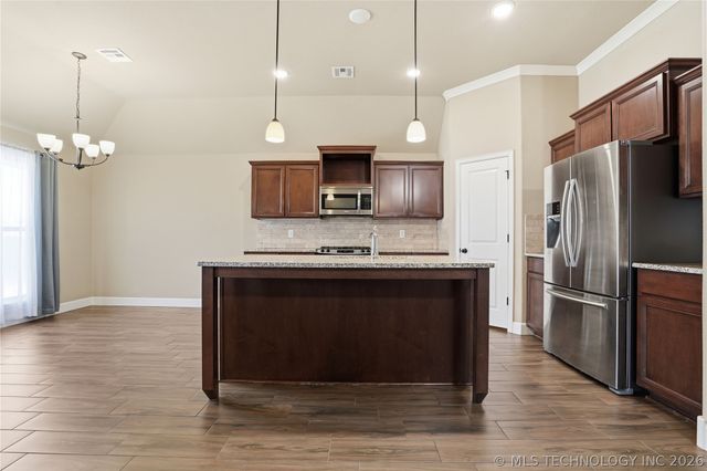 9285 E 133rd Street S, Bixby, OK 74008