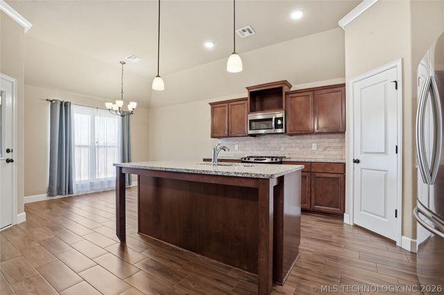 9285 E 133rd Street S, Bixby, OK 74008