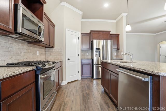 9285 E 133rd Street S, Bixby, OK 74008