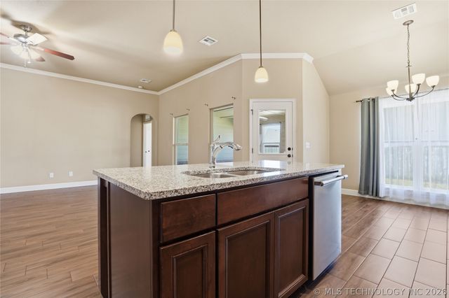 9285 E 133rd Street S, Bixby, OK 74008