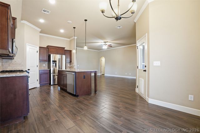 9285 E 133rd Street S, Bixby, OK 74008