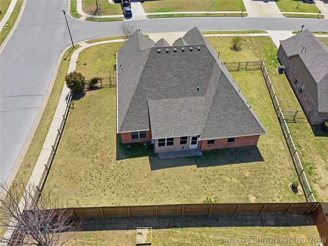 9285 E 133rd Street S, Bixby, OK 74008