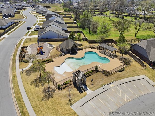 9285 E 133rd Street S, Bixby, OK 74008