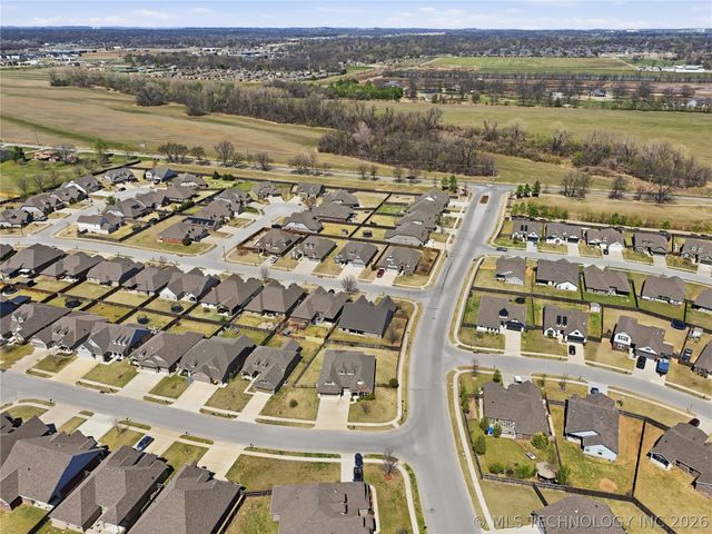 9285 E 133rd Street S, Bixby, OK 74008