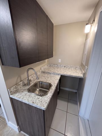1711 N 17TH Court C, Hollywood, FL 33020