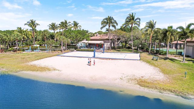 923 Mill Creek Drive, Palm Beach Gardens, FL 33410