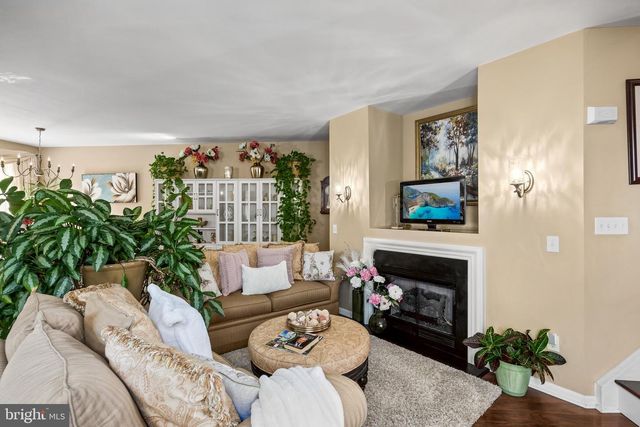 34 MEADOW CIR, Mays Landing, NJ 08330
