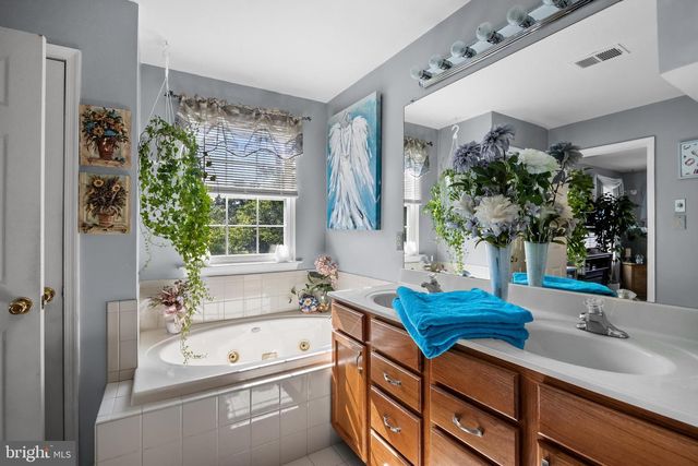 34 MEADOW CIR, Mays Landing, NJ 08330